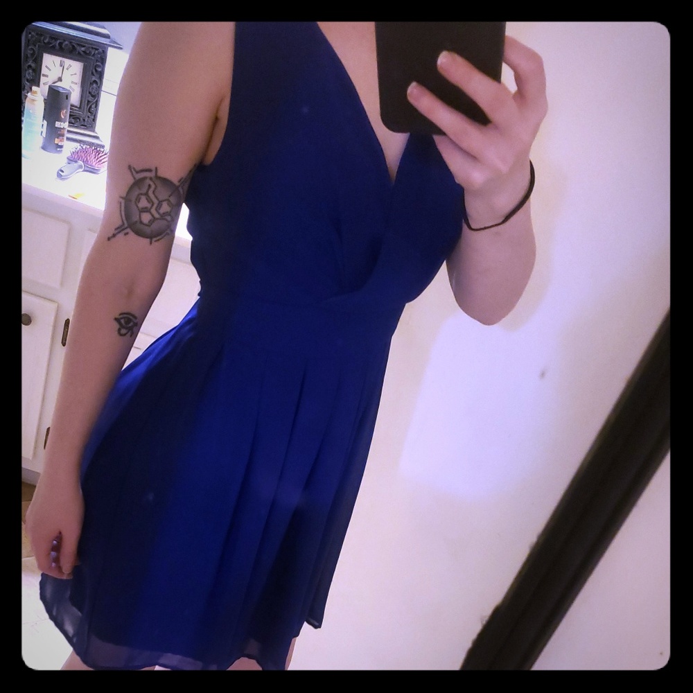 Sleeveless blue mini dress